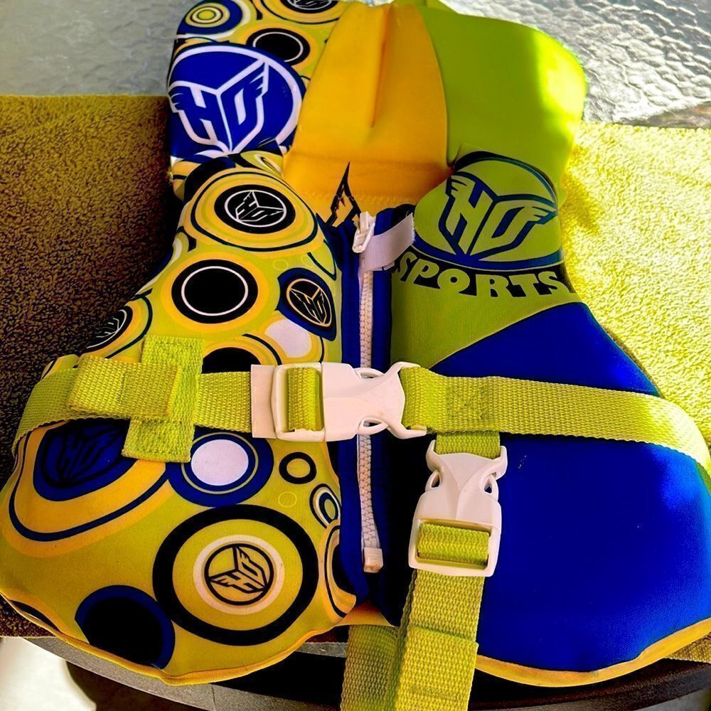 Life preserver HO sports for infant under 30 pounds or 14 kg excellent shape.